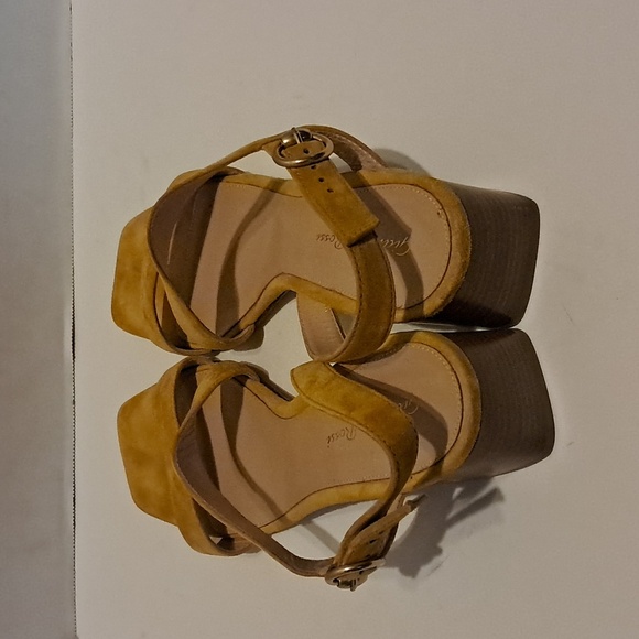 Gianvito Rossi Mustard Yellow Suede City Block Heel Sandals 40/9 NWOT - Picture 5 of 12